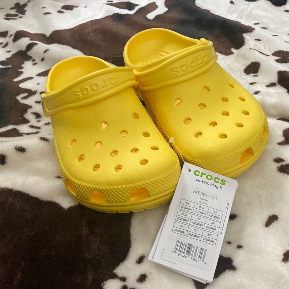 Crocs little kids size 3, yellow